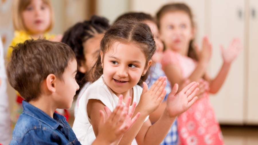 preschoolers playing classroom 900x506